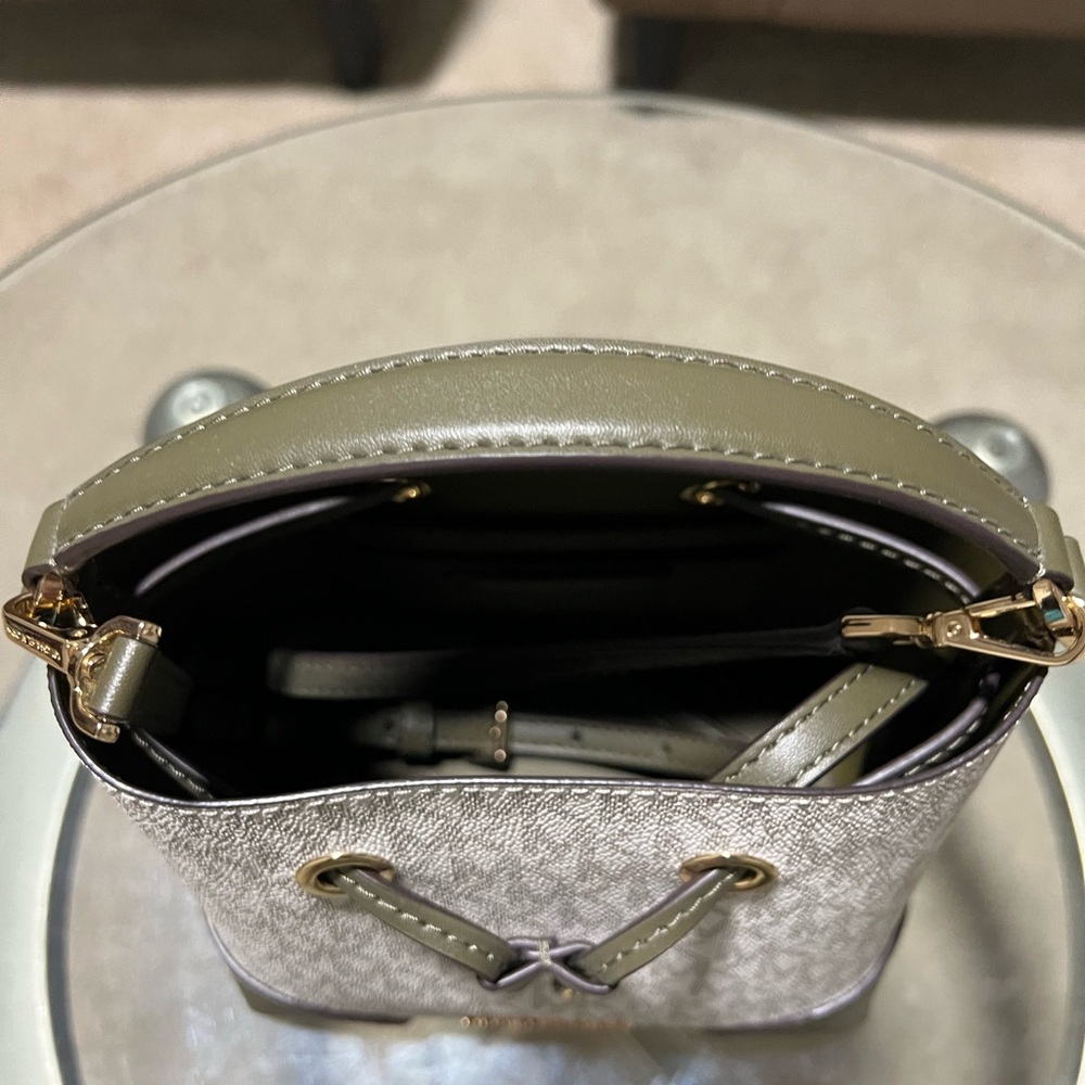 Michael kors bucket olive green crossbody bag small